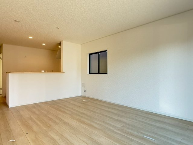 川口市安行小山第2　新築一戸建て　4号棟の居間・リビング|おしゃれなリビングです