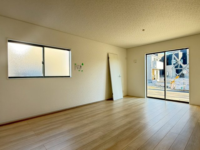 川口市安行小山第2　新築一戸建て　5号棟の居間・リビング|おしゃれなリビングです