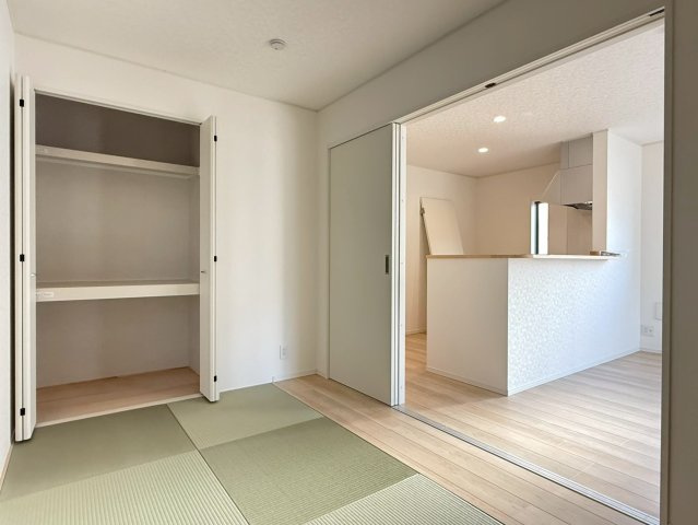 川口市安行小山第2　新築一戸建て　5号棟の和室|柔らかい畳が心地よい和室