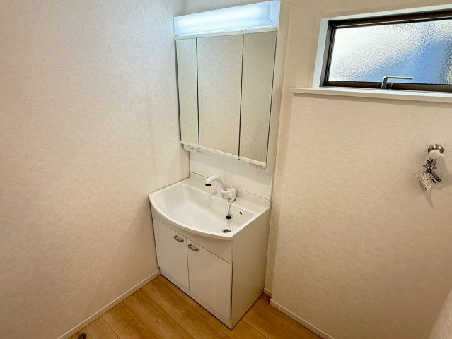 川口市安行小山第2　新築一戸建て　5号棟の独立洗面台|独立洗面台、朝の身支度には欠かせません