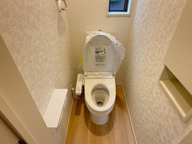川口市安行小山第2　新築一戸建て　5号棟のトイレ|ゆったりとした空間のトイレです