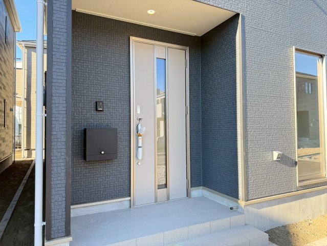 川口市安行小山第2　新築一戸建て　5号棟の玄関|玄関です