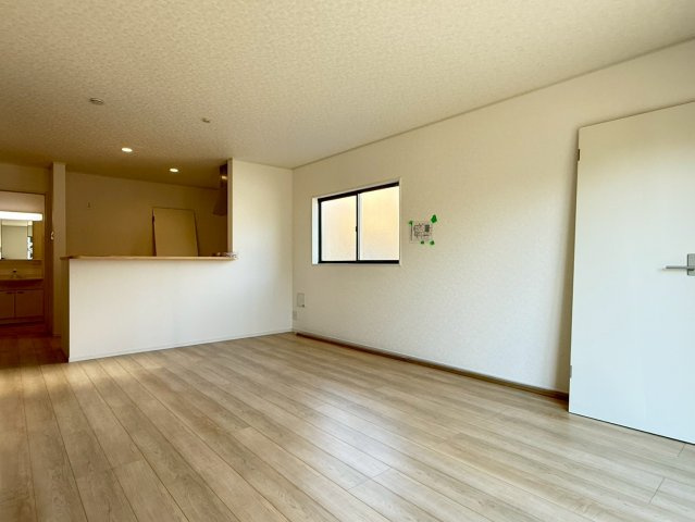 川口市安行小山第2　新築一戸建て　5号棟の居間・リビング|おしゃれなリビングです