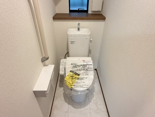 川口市安行小山　新築一戸建て　E号棟のトイレ|ゆったりとした空間のトイレです