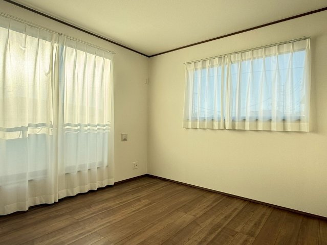 川口市安行小山　新築一戸建て　E号棟の洋室|広々とした洋室です