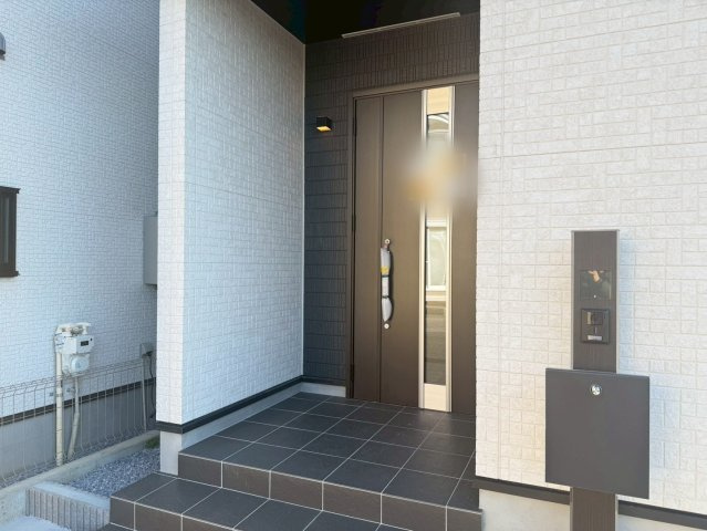 川口市安行小山　新築一戸建て　E号棟の玄関|玄関です