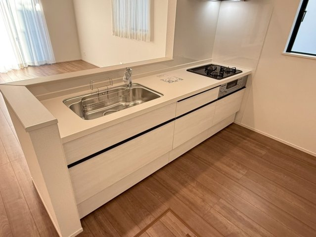 川口市安行小山　新築一戸建て　G号棟のキッチン|コンパクトなキッチンで掃除もラクラク