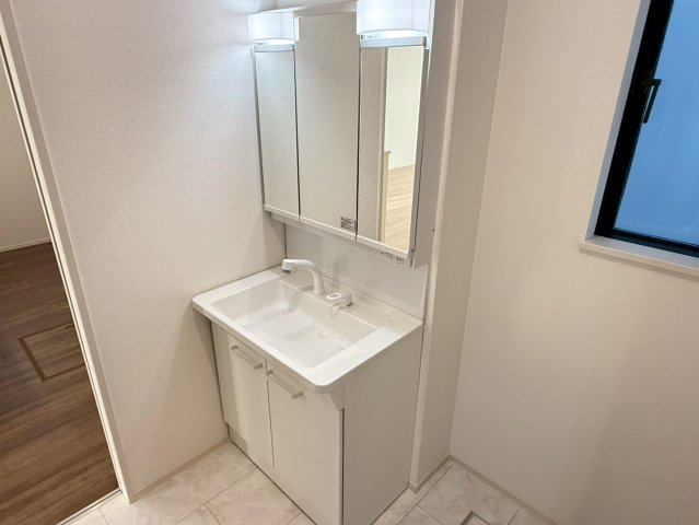 川口市安行小山　新築一戸建て　G号棟の独立洗面台|朝の身支度には欠かせない独立洗面化粧台