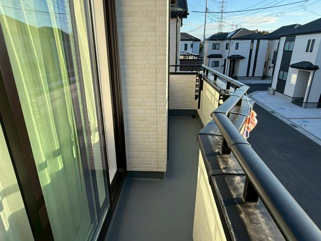 川口市安行小山　新築一戸建て　G号棟のバルコニー|暖かな日差しのふりそそぐバルコニー