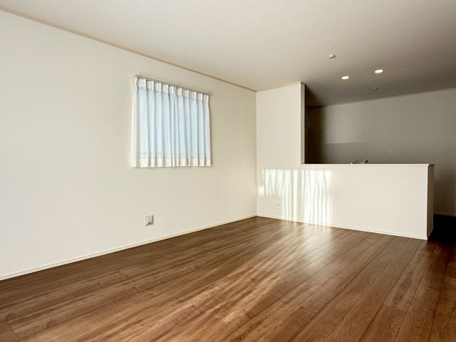 川口市安行小山　新築一戸建て　G号棟の居間・リビング|居間です