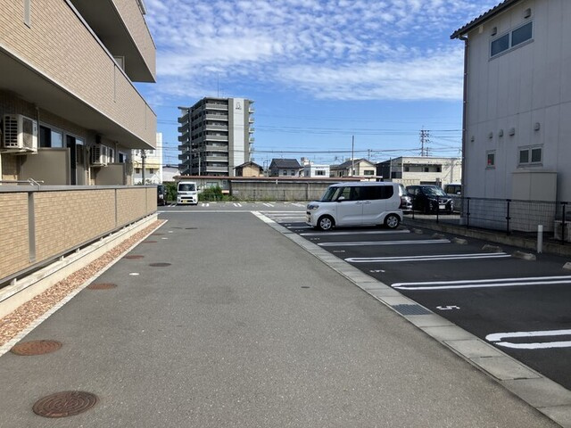 アースガーデンＳＯＪＡの駐車場|駐車場