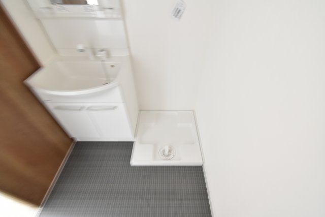 ドエル小松SOUTHの洗面所|室内洗濯パン