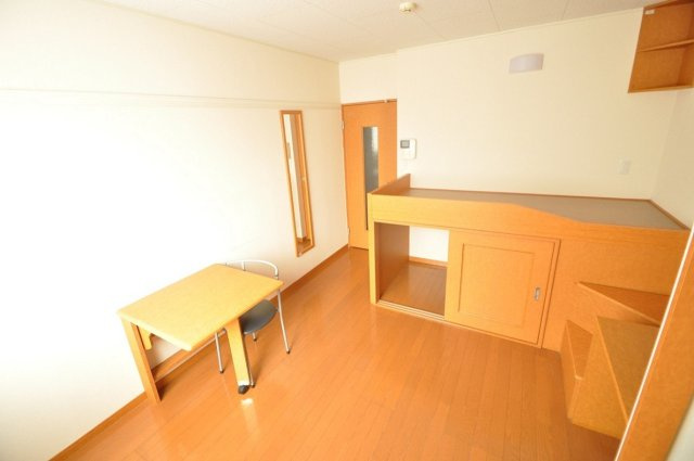 レオパレスグリーンパーク若宮の居間・リビング