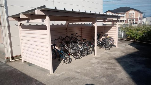 レオパレス上冨居Ⅱのその他|屋根付き駐輪場