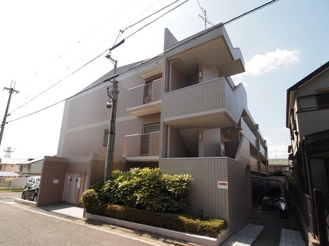 ラフォーレ三郷弐番館の外観