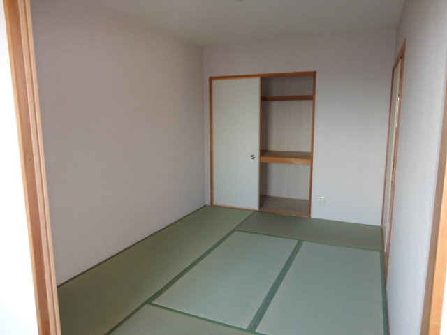 ラフォーレ三郷弐番館の寝室