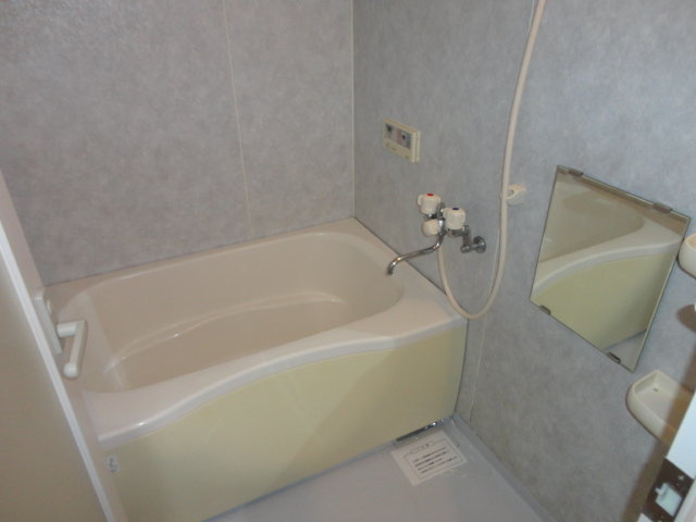 ラフォーレ三郷弐番館の浴室