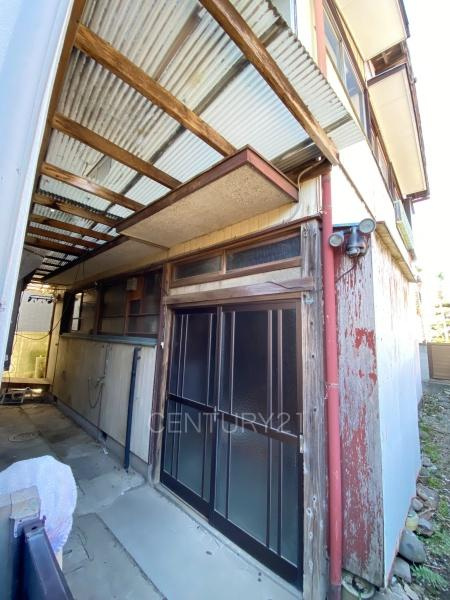 伊勢崎市境店舗付き中古住宅の玄関