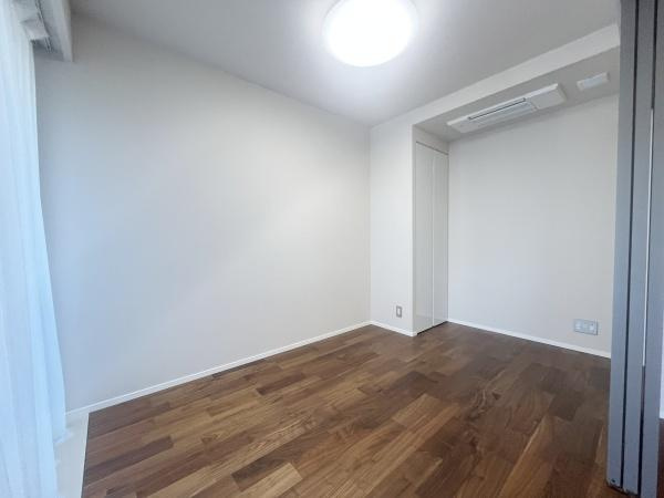 バースシティ・ザ・マーク鷺沼の洋室|居室に収納スペースあります