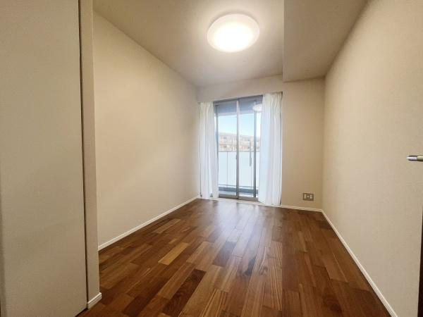 バースシティ・ザ・マーク鷺沼の洋室|居室に収納スペースあります