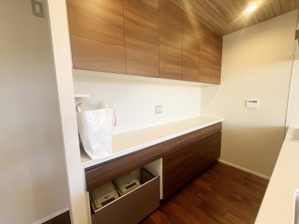 バースシティ・ザ・マーク鷺沼のキッチン|キッチン収納が豊富で調理器具がたくさんあってもスッキリ片付きます