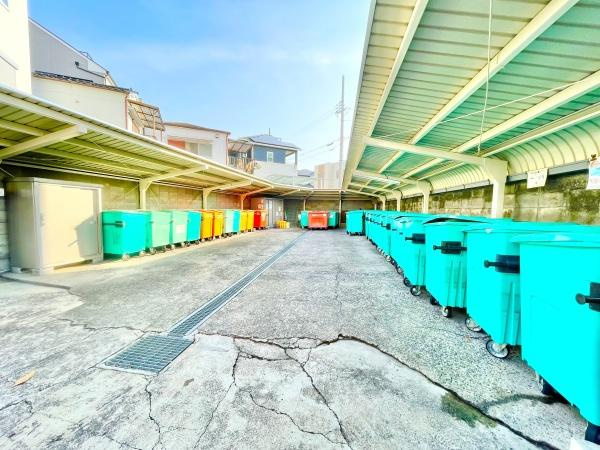【その他共用部分】 | 白鷺スカイハイツ | 敷地内ゴミ出し場。きちんと分別されていてキレイなゴミ出し場所になっています！