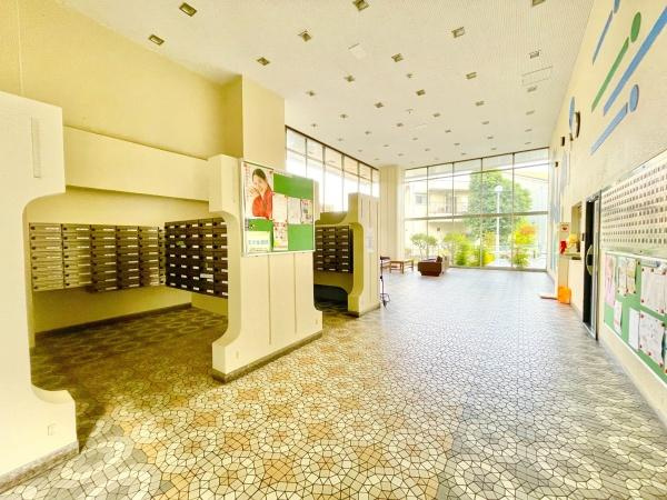 【エントランス】 | 白鷺スカイハイツ | 清潔に維持されている共用部。住む方のマナーの良さが感じられます！