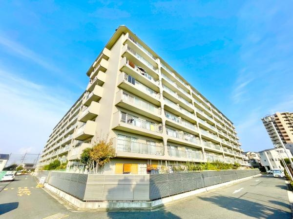 【外観】 | 白鷺スカイハイツ | 南海高野線「白鷺」駅が徒歩5分。通勤にも外出にもアクセス良好。家族でおでかけすることも増えそうですね♪