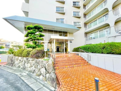 【エントランス】 | 白鷺スカイハイツ | 南海高野線・大阪メトロ御堂筋線が徒歩圏内！通勤・通学も視野に入れると各方面アクセスがいい住居は日々の生活を助けてくれますね。
