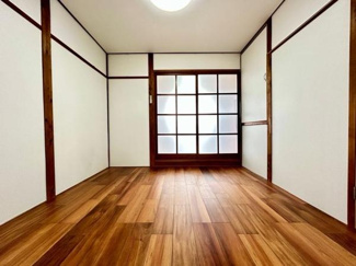 【洋室】 | 2階洋室6帖(中央)