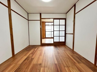 【洋室】 | 2階洋室6帖(中央)