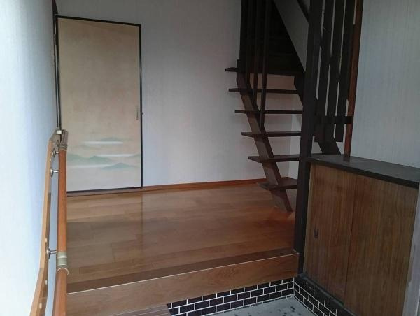 和歌山市毛見　中古戸建の玄関