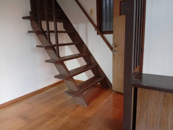 和歌山市毛見　中古戸建の内装|階段