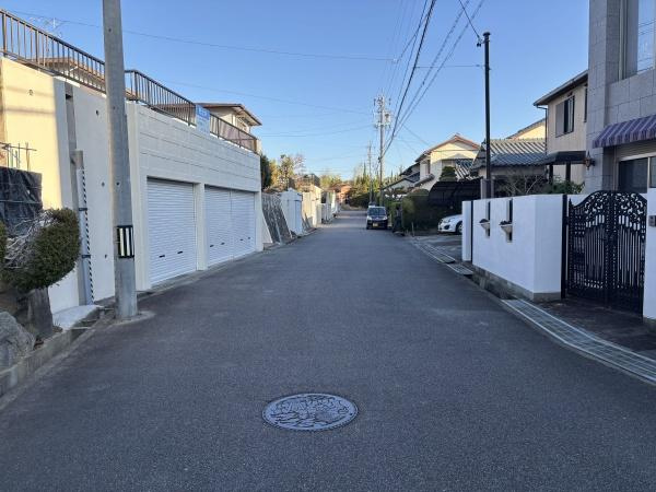 岡崎市稲熊町後田・中古戸建の前面道路含む現地写真|前面道路です。