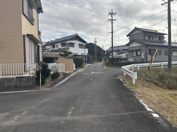 幸田町坂崎字黒下・中古戸建の前面道路含む現地写真|前面道路です。