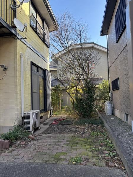 幸田町深溝字緑住・中古戸建の庭|草花で飾れるお庭。