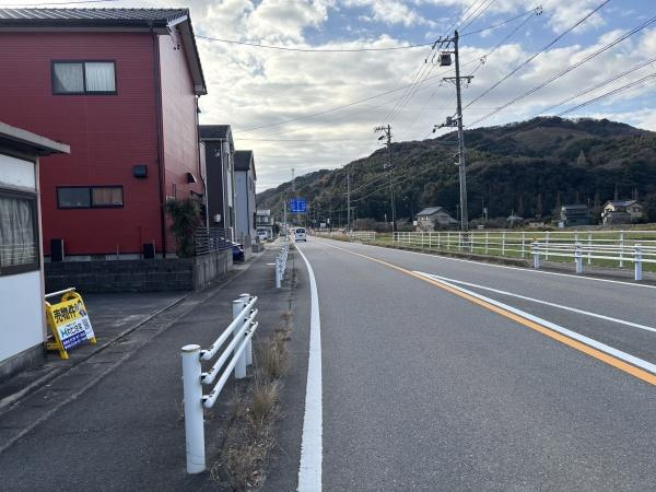 幸田町深溝字緑住・中古戸建の前面道路含む現地写真|前面道路です。