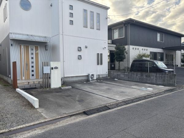 岡崎市羽根町小豆坂・中古戸建の駐車場|広々２台駐車できます！