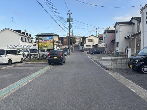 岡崎市羽根町小豆坂・中古戸建の前面道路含む現地写真|前面道路です。