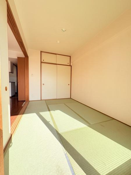 グランシティ上永谷の和室|太陽の日差しが燦燦降り注ぐ和室・