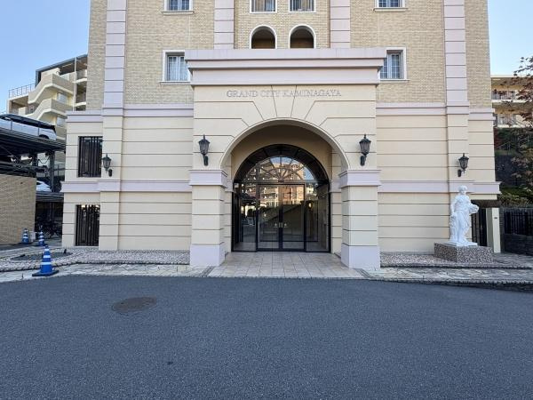 グランシティ上永谷の玄関