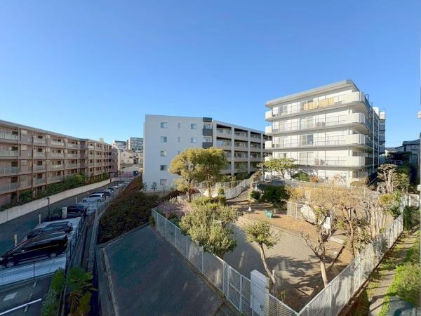 バースシティ・ザ・マーク鷺沼のその他|現地からの眺望です。風通しが良くて窓を開けて静かに過ごしたい方にもおすすめな住戸です。