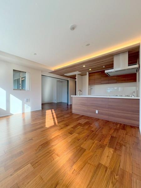 バースシティ・ザ・マーク鷺沼の居間・リビング|子供の笑い声やママとパパの楽しい会話、料理をする音や、テレビの音など当たり前の生活が送ることができる幸せ。そんな幸せをこの家で作り上げてみてはいかがですか。