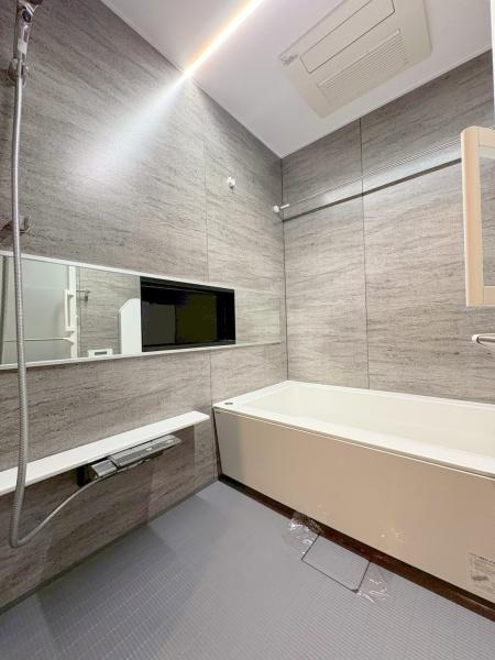 バースシティ・ザ・マーク鷺沼の浴室|ゆったりとくつろげる、一日の疲れを癒やす空間ですね。