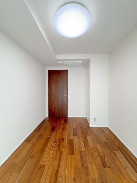 バースシティ・ザ・マーク鷺沼の洋室|明るい居室です。