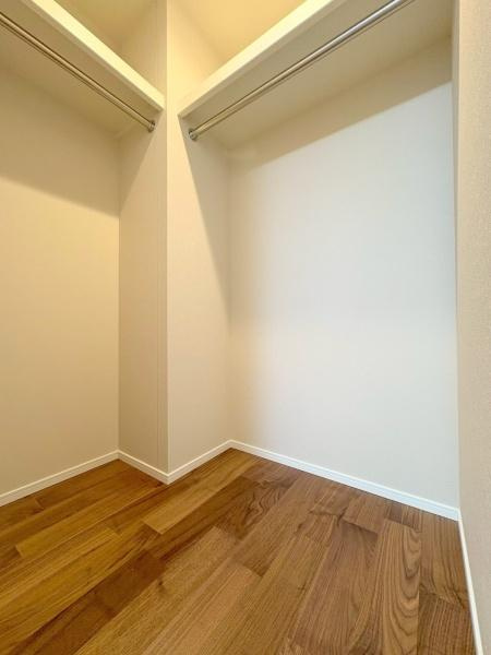 バースシティ・ザ・マーク鷺沼の収納|ウォークインクローゼットです。あると便利です。