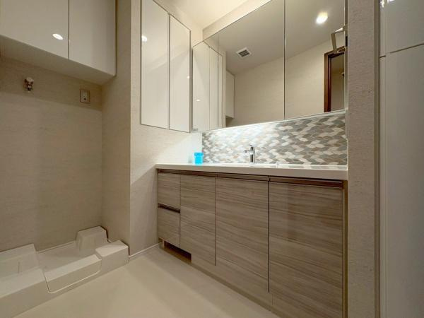 バースシティ・ザ・マーク鷺沼の独立洗面台|シンプルに使いやすさが考えられた洗面台ですね。