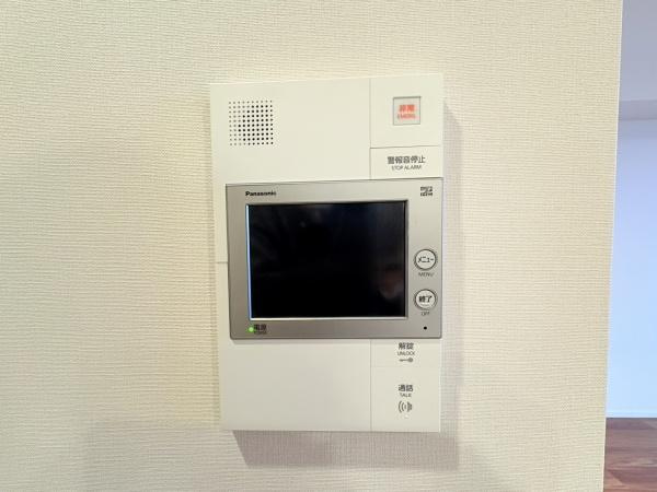 ドレッセWISEたまプラーザB棟の玄関