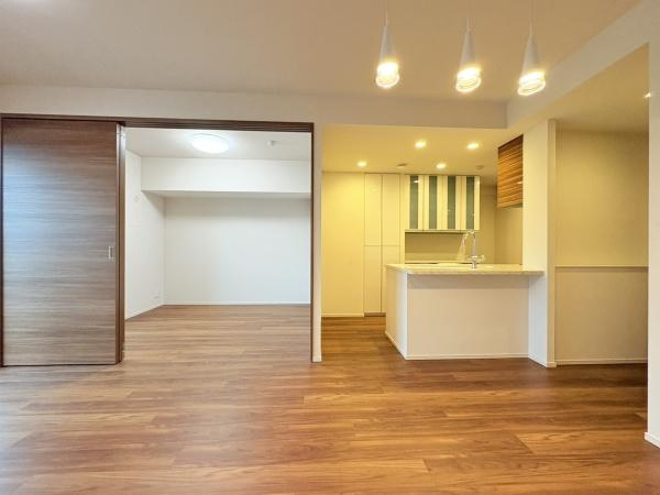 ドレッセWISEたまプラーザB棟の居間・リビング