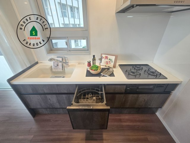 アイランドタワースカイクラブC棟　5階のキッチン|明るく開放的なリビングダイニングは豊かな陽光が注ぎ込み、やすらぎの空間を演出してくれます。ご家族で楽しいひとときをお過ごし下さい。